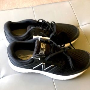 New Balance 8.5 wide NWT